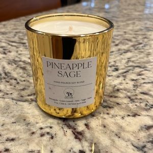 New 365 decor pineapple. Green leaves. Anis.sage and palm scented candle
